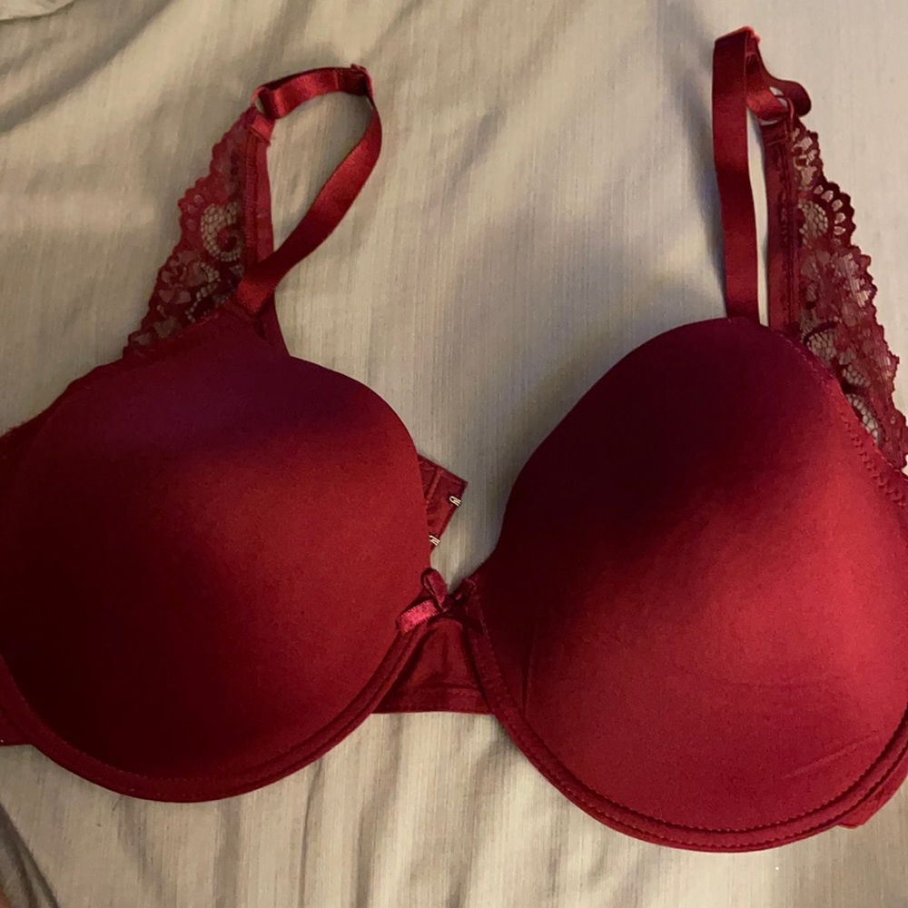 Bra 42D burgundy color. Lace accents. Matching panty ax 1X lace accents. NWOT